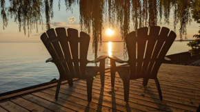 Deluxe Point Pelee Lakefront Home with King Bed!